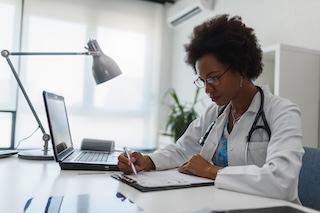 Lista de verificação de melhoria contínua no setor de assistência médica